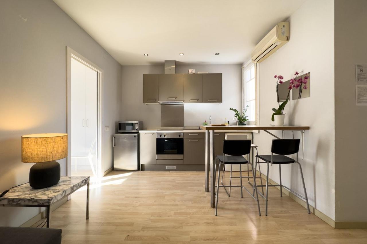 Aparteasy - Gracia Apartments バルセロナ エクステリア 写真